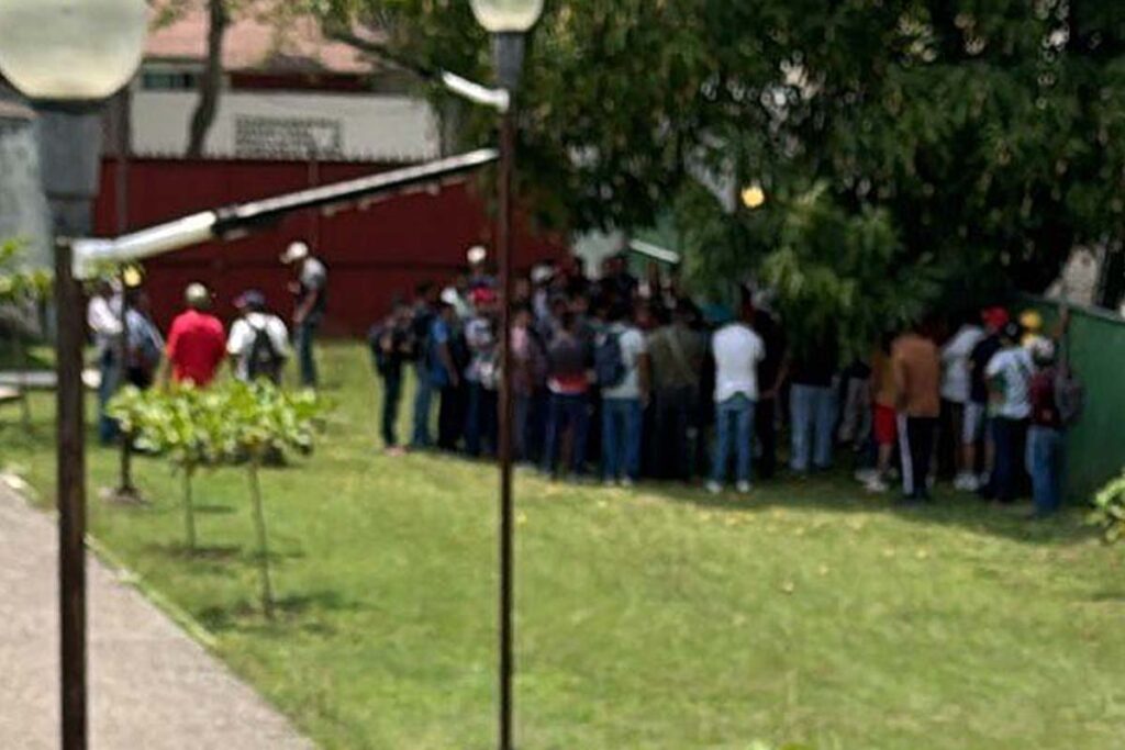 Los inconformes acudieron a la Subsecretaría de Gobierno en la Huasteca para exigir el pago de indemnizaciones 
