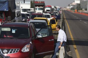 Los manifestantes señalaron que esta acción responde al incumplimiento de acuerdos