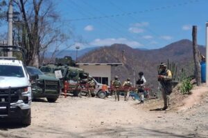 Autoridades mantienen activo el operativo para localizar al minero hidalguense desaparecido, con apoyo de Sedena, Marina y Protección Civil en la mina de El Rosario