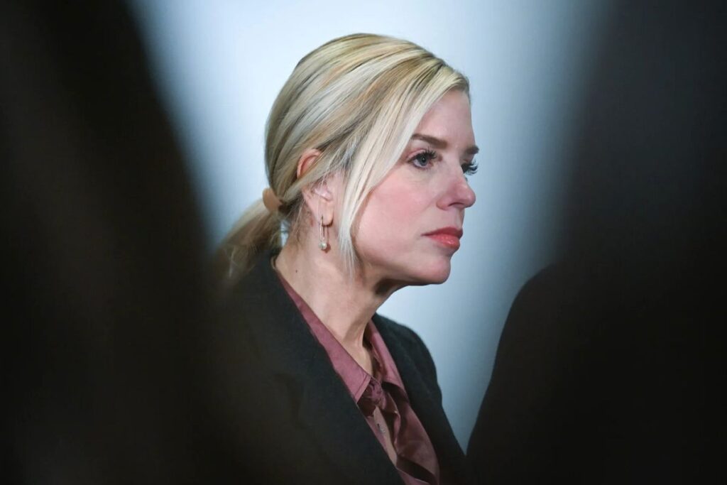 Donald Trump suma una nueva baja en su administración tras remover a Pam Bondi
