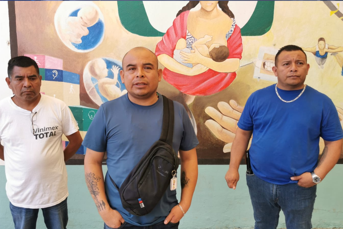 Los inconformes señalaron que es necesario mejorar la atención médica en la clínica de Huejutla | Foto: Salomón Hernández