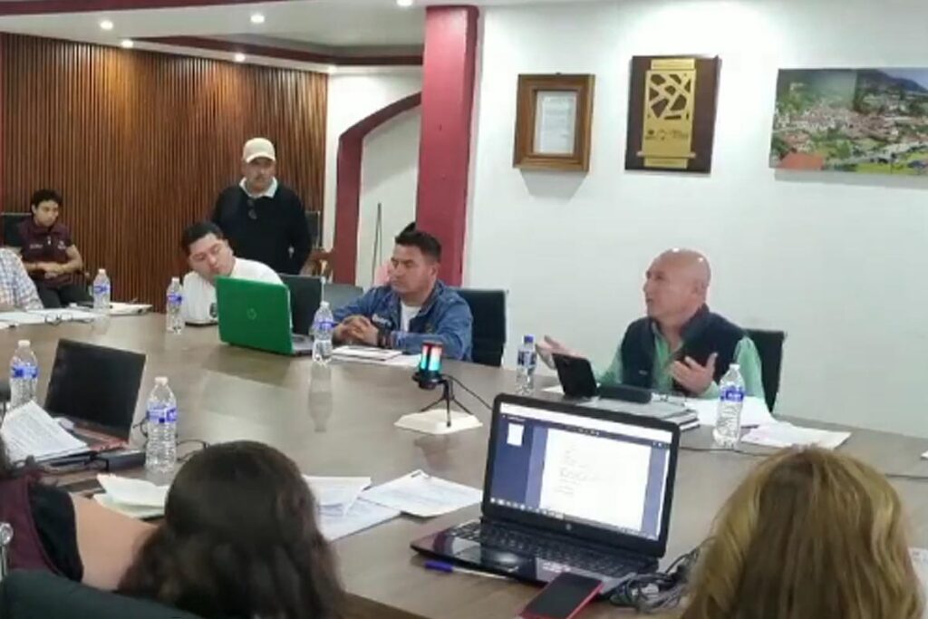  Ulises Hernández Vázquez cuestionó si los trabajos de gobiernos pachuqueños son compatibles con Omitlán