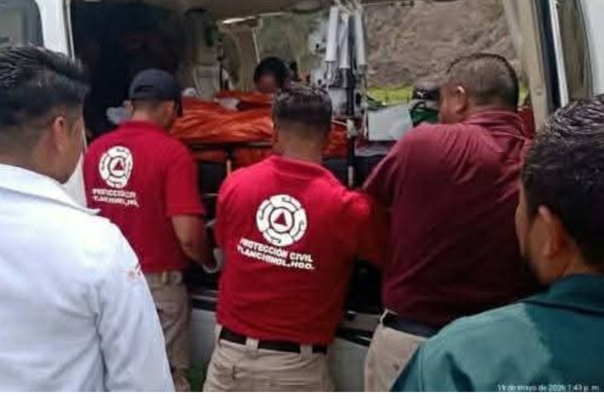 La mujer fue trasladada vía aérea desde Huejutla hacia el Centro Médico Nacional 20 de Noviembre, en la Ciudad de México.