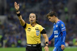 Pierluigi Collina destacó el crecimiento del arbitraje femenino en competencias internacionales.