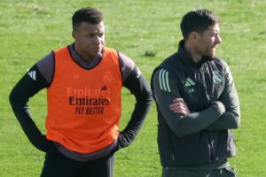 Después de su salida del Real Madrid, el técnico español regresa a la élite para liderar una nueva era en Stamford Bridge
