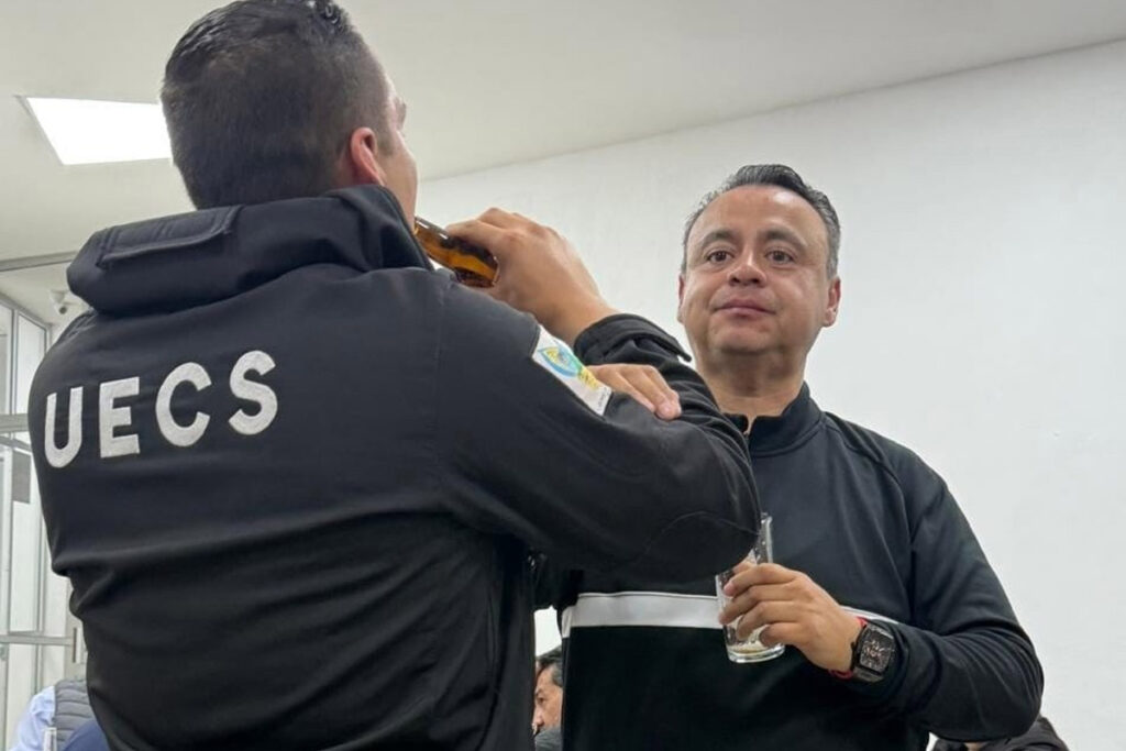En la reunión, en la que participó personal de la UECS y jefes de área hubo alcohol | Foto: Especial