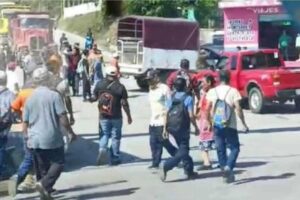 La movilización derivó en el bloqueo de la carretera federal Álamo–Tamazunchale