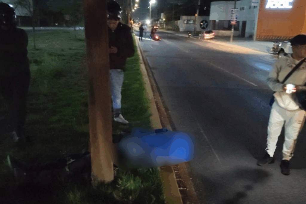 La Policía estatal y personal de la PGJEH trabajan en el lugar para esclarecer las causas del fatal accidente
