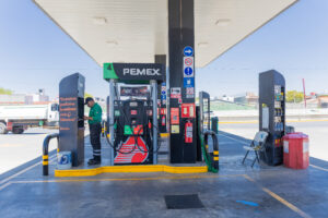 La llamada “guerra de lonas” en gasolineras de Pachuca refleja el creciente interés de los consumidores por encontrar combustible que realmente ofrezca rendimiento y cuide la economía familiar