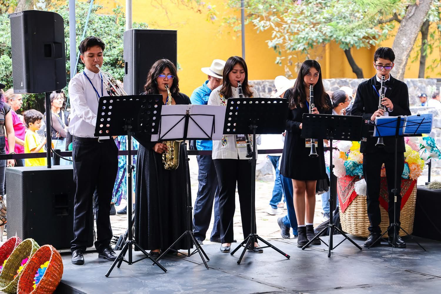 La representación tlahuelilpense contó con la destacada intervención de la Orquesta Filarmónica local, el tenor Manuel Islas, la artista Aura y el artesano Julio Trejo.