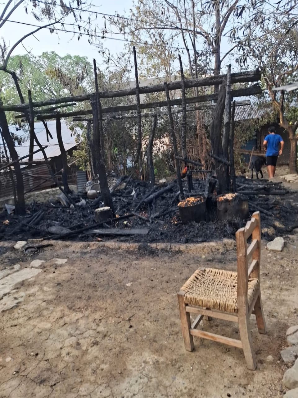 La vivienda quedó totalmente destruida tras el incendio en Huejutla