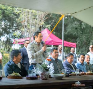 Más de 300 maestras y maestros, tanto en activo como jubilados, participaron en un encuentro de reconocimiento a la labor educativa 