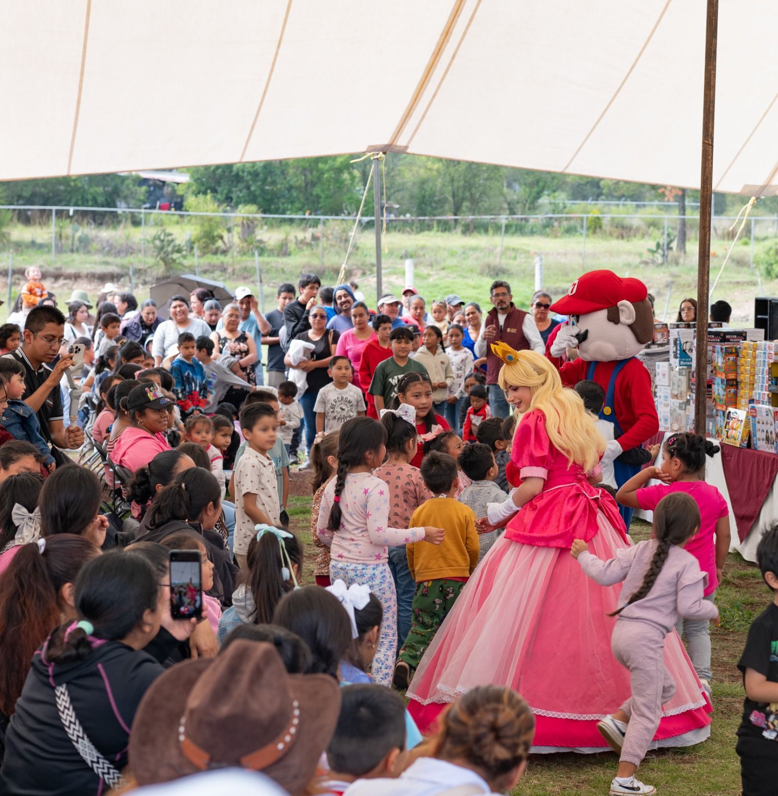 Familias de Huasca participaron en una jornada recreativa encabezada por autoridades del DIF Hidalgo