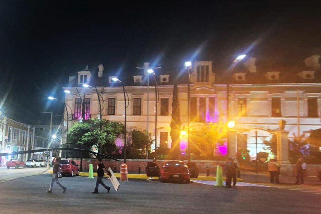 Para la colocación de las luminarias afuera de Casa Rule, se necesitaba autorización del INAH