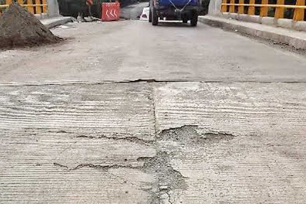 Transportistas y operadores del servicio público señalaron que diariamente deben reducir la velocidad para evitar accidentes