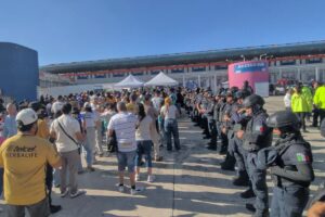 El encuentro entre Pachuca y Pumas en la capital hidalguense se desarrolló bajo vigilancia de policías estatales, bomberos y agrupamientos K9