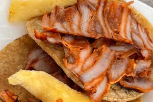 La Gran Feria del Taco 2026 en Pachuca reúne a decenas de expositores con precios que van desde 17 pesos por taco hasta 100 pesos por platillos especiales, atrayendo a cientos de visitantes en la capital hidalguense