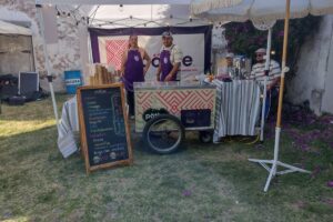 Turistas de estados como Oaxaca y Yucatán llegaron a Atotonilco el Grande para disfrutar del Festival del Cordero y del Mezcal, un evento que mezcla gastronomía regional, bebidas artesanales y actividades culturales