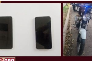 La motocicleta señalada fue localizada en la colonia Periodistas, donde policías estatales realizaron la intervención y aseguraron a la mujer involucrada