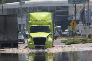 Las precipitaciones registradas durante dos días consecutivos dejaron afectaciones en vialidades, oficinas públicas y plazas en diferentes zonas de Hidalgo