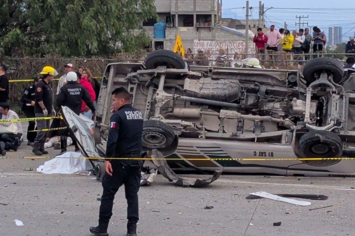 Aunque un video muestra que la combi habría sido impactada por otro vehículo, Julio Menchaca señaló que serán los peritajes oficiales los que determinen responsabilidades en el accidente ocurrido en Pachuca