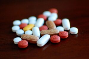 La mandataria federal reconoció que todavía existen problemas de desabasto de medicamentos, pero aseguró que su gobierno implementará mecanismos para garantizar acceso gratuito a tratamientos médicos