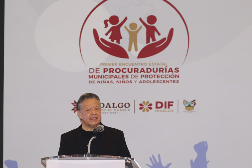 Menchaca Salazar solicitó a los nuevos integrantes del comité técnico a asumir un compromiso formal y responsabilidad durante la toma de protesta
