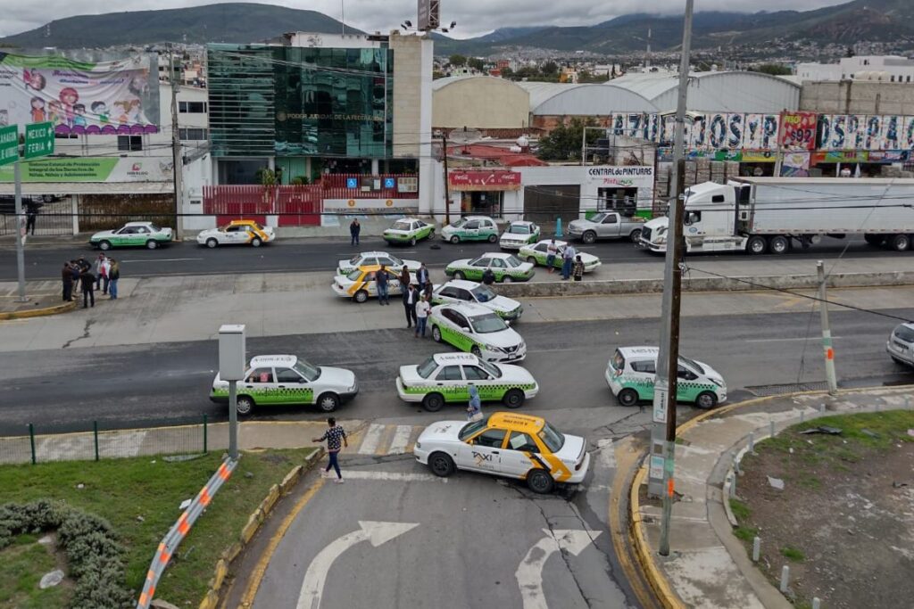 A siete años de Taxi Contigo, contrato bloquea la regulación de tarifas en Hidalgo