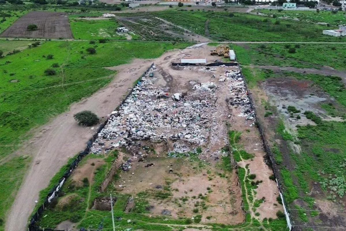 El predio, de cerca de 14 mil metros cuadrados, se ubica cerca de zonas habitacionales y fuentes de abastecimiento de agua | Foto: Especial