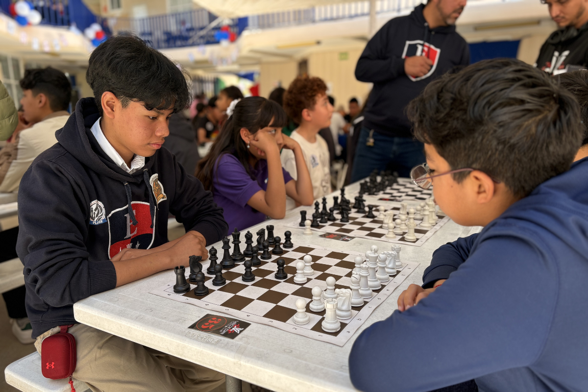 El Gran Prix Londres reúne a jóvenes talentos del ajedrez de nivel primaria y secundaria | Foto: Jaquline Estrada