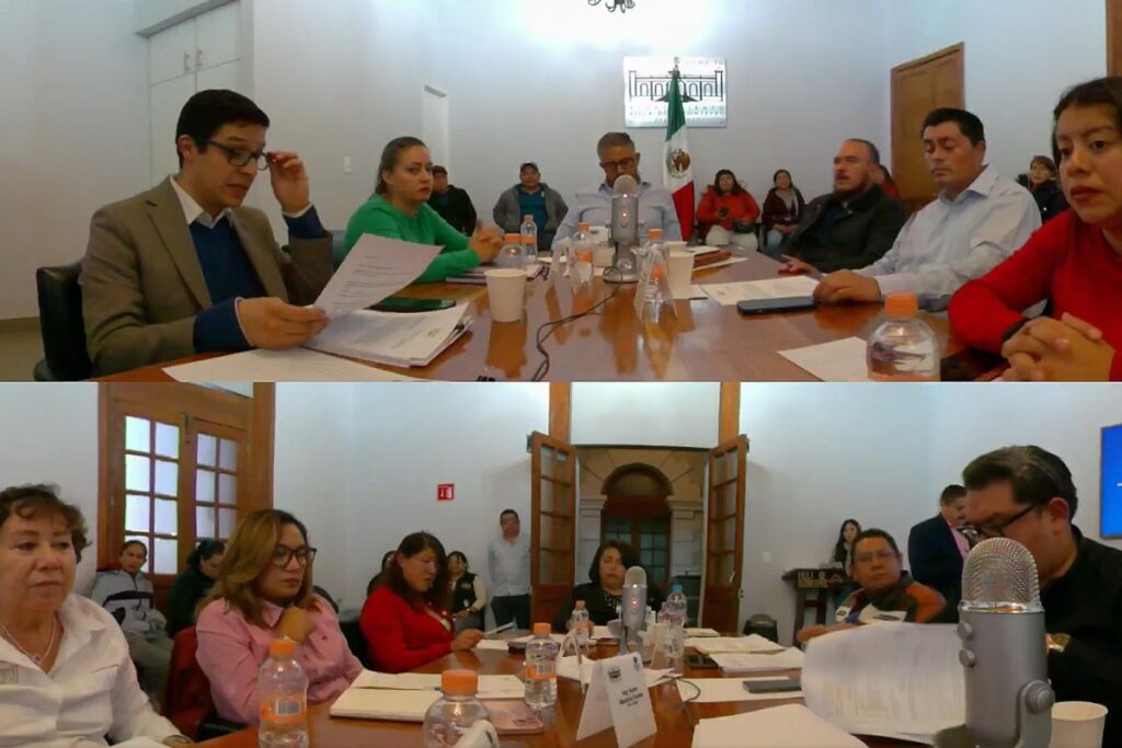 Integrantes del Cabildo de Villa de Tezontepec solicitaron atención en calles y carreteras | Foto: Especial