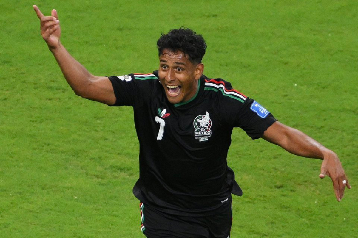 Luis Romo celebra tras marcar el gol que dio ventaja a México en Guadalajara.
