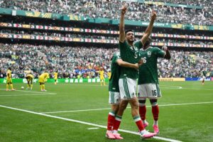 Julián Quiñones y Raúl Jiménez firmaron la victoria histórica.