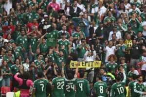 Más de 80 mil aficionados hicieron del Azteca una auténtica fortaleza para el Tri.