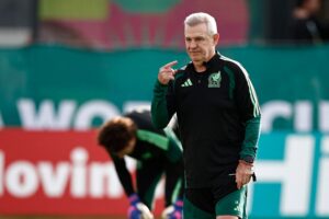 Javier Aguirre y sus dirigidos afrontan una jornada decisiva.