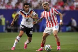 Alemania y Paraguay se enfrentan por un boleto a los octavos de final en un duelo de alta intensidad.