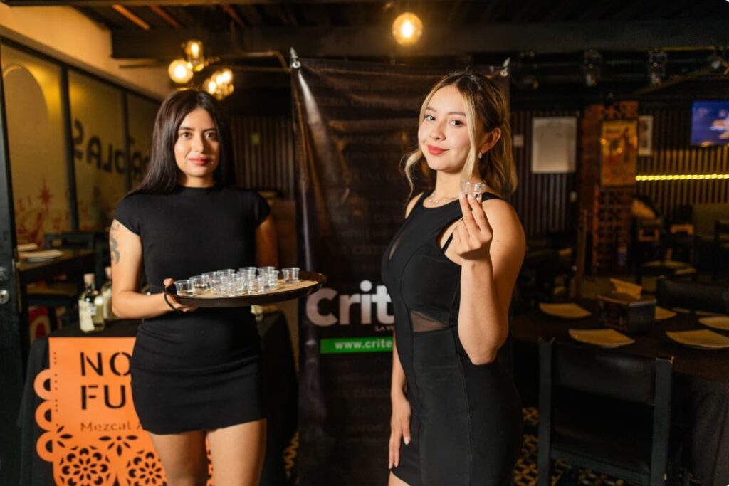 Criterio+ inició su club de beneficios con una cena especial en colaboración con Mezcal Noble Fuego