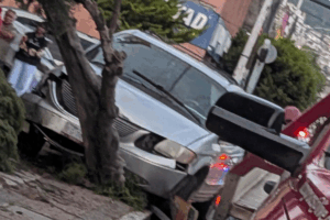 Elementos de emergencia atendieron un accidente en la avenida Juárez de Pachuca