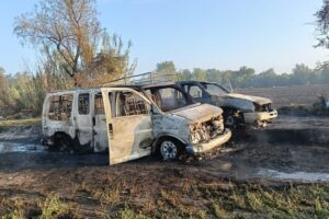 Dos camionetas quedaron calcinadas tras un incendio en el ejido Decolore, en Tlaxcoapan