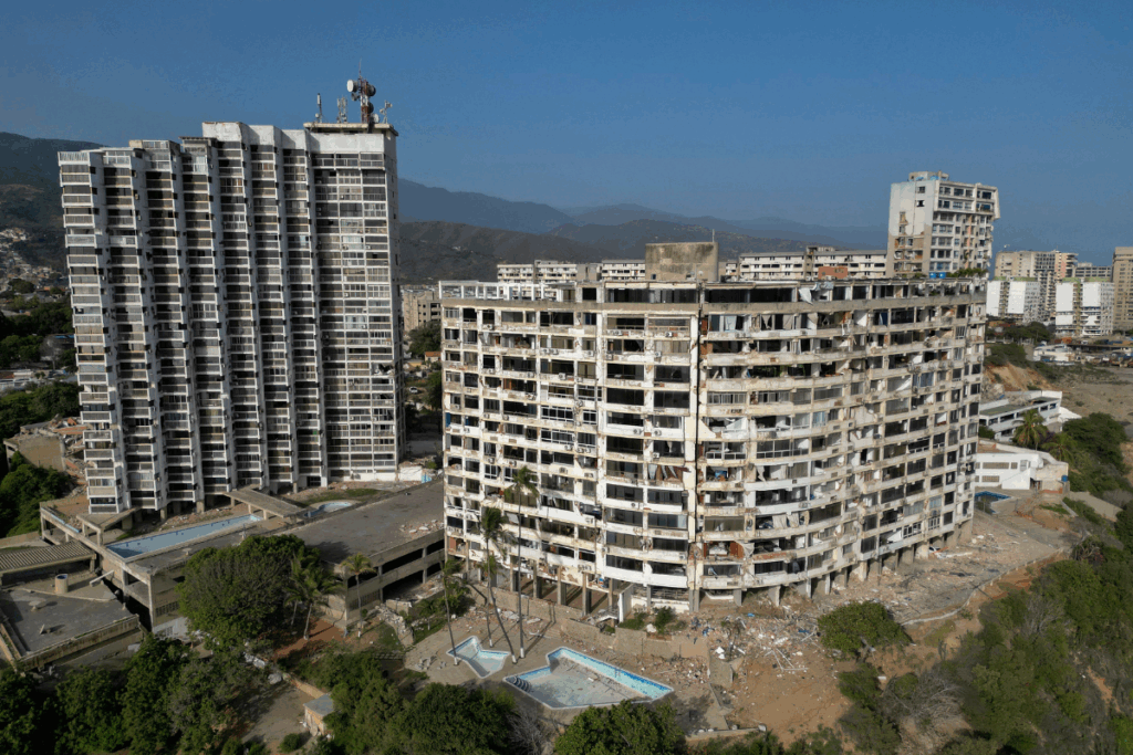 Vista general de edificios dañados tras la secuencia sísmica ocurrida en Venezuela