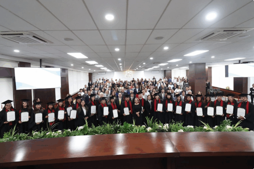 21 profesionales concluyeron su Maestría en el Instituto del Poder Judicial de Hidalgo bajo el impulso de Rebeca Aladro