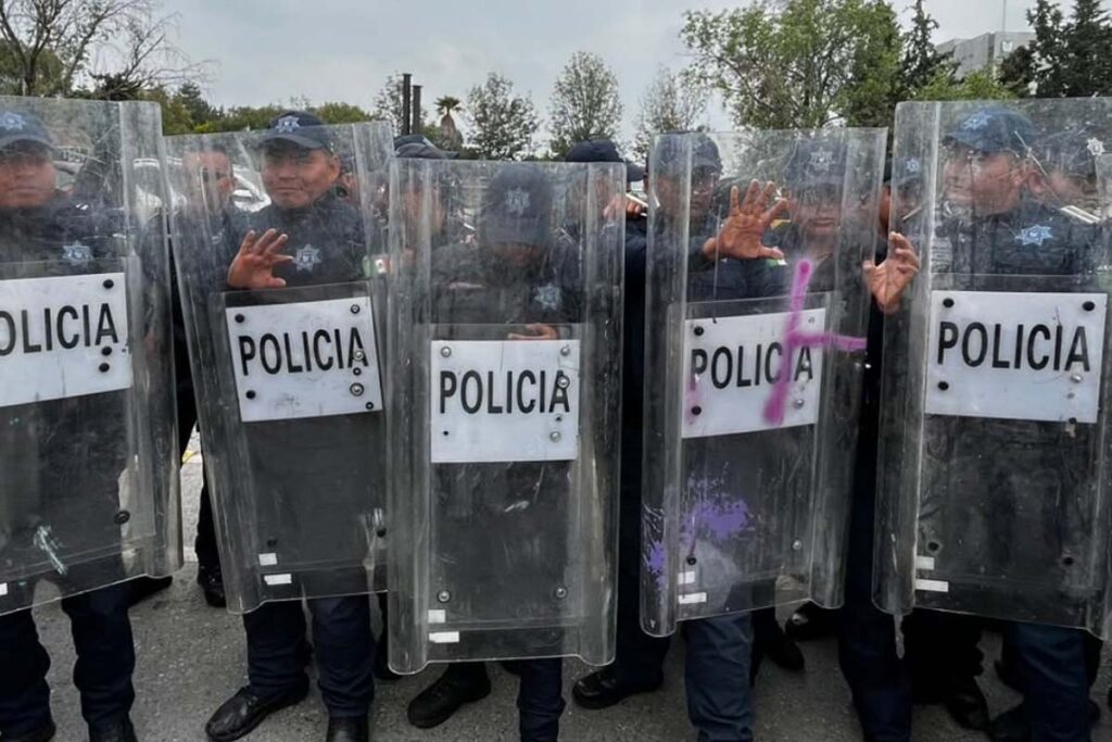 Además de las agresiones a la enfermera Guille, durante la represión de la Policía estatal también resultaron detenidos dos enfermeros | Foto: Érika Sauza