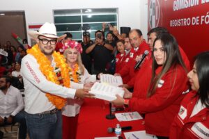 La de Marco Mendoza Bustamante y Jenny Márquez fue la única planilla registradaFoto: Saúl Hernández