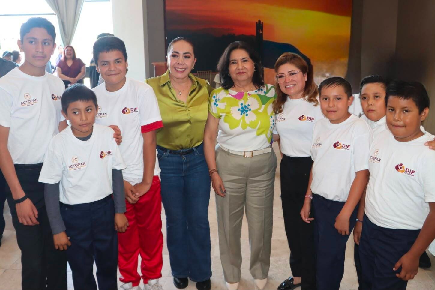 l Sistema DIF Estatal seguirá trabajando de la mano con todos los municipios, porque el trabajo en equipo y la suma de esfuerzos