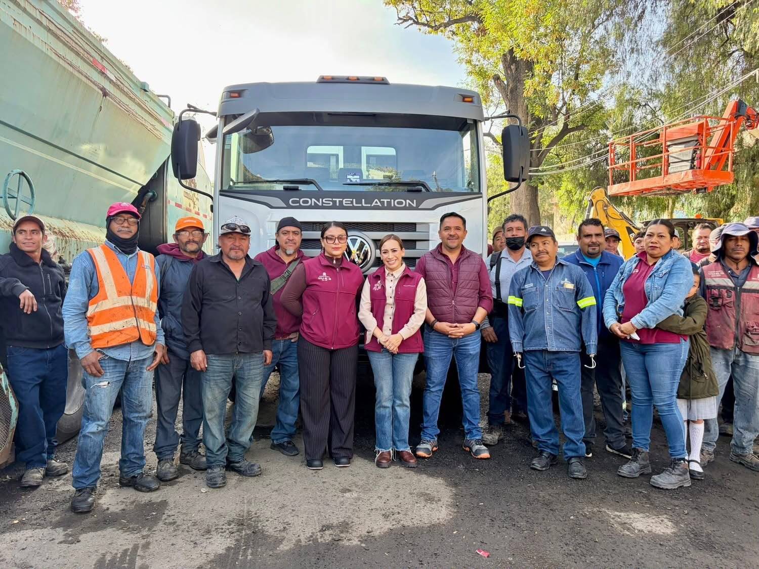 Dentro de este equipamiento de carácter integral, las autoridades incorporaron un nuevo camión compactador de la marca Volkswagen