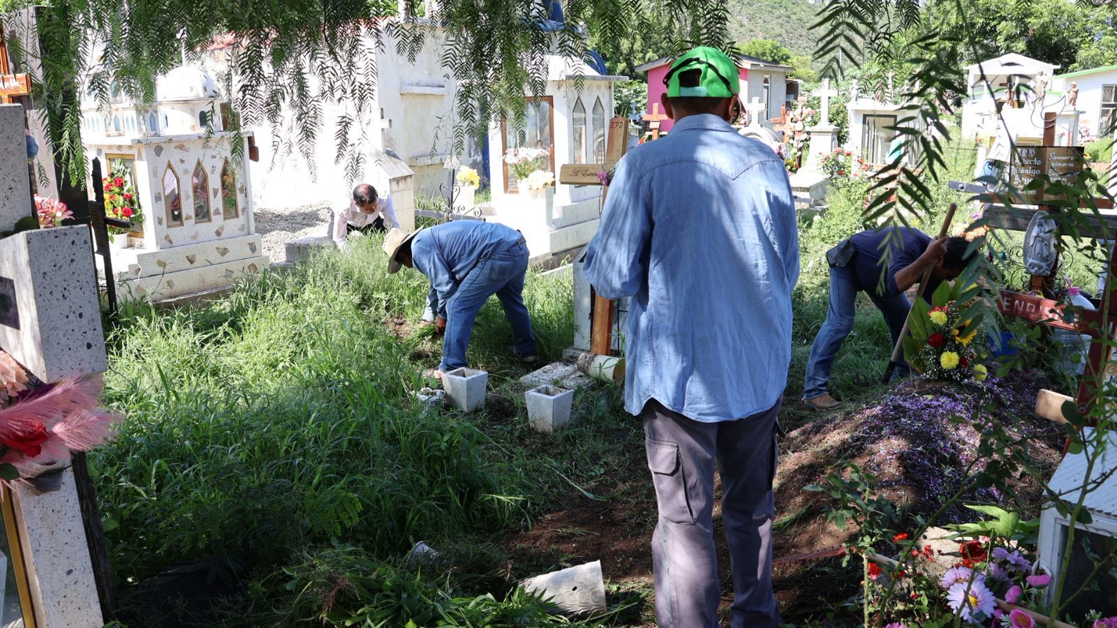 Habitantes participaron en faenas para mejorar caminos y espacios comunitarios