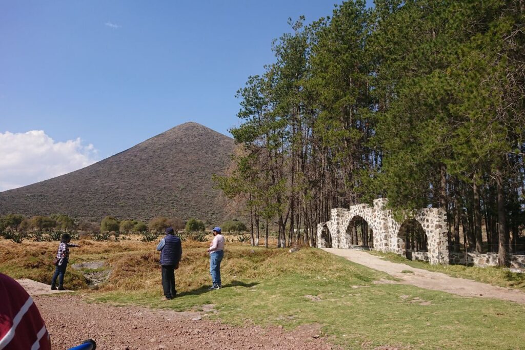 Vista del cerro El Tecajete desde Los Chopos, en Zempoala