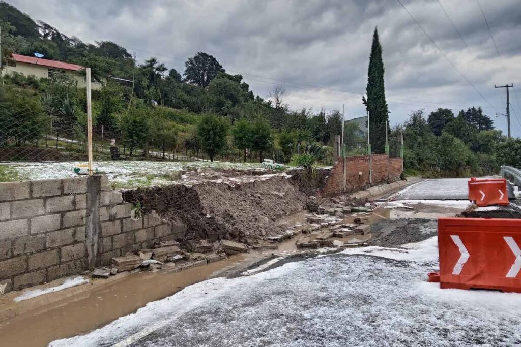 En octubre pasado, la vaguada monzónica dejó intransitable el camino que conecta a Cuchilalpan 