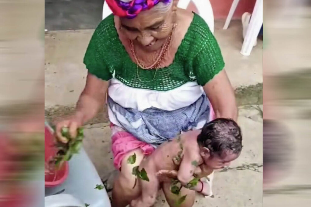 Una de las tradiciones es el baño ceremonial que se realiza a los siete días del nacimiento de un niño | Foto: Especial