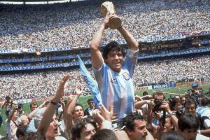 El recuerdo de las gestas mundialistas de Pelé y Maradona formó parte de la ceremonia de apertura del torneo más importante del planeta